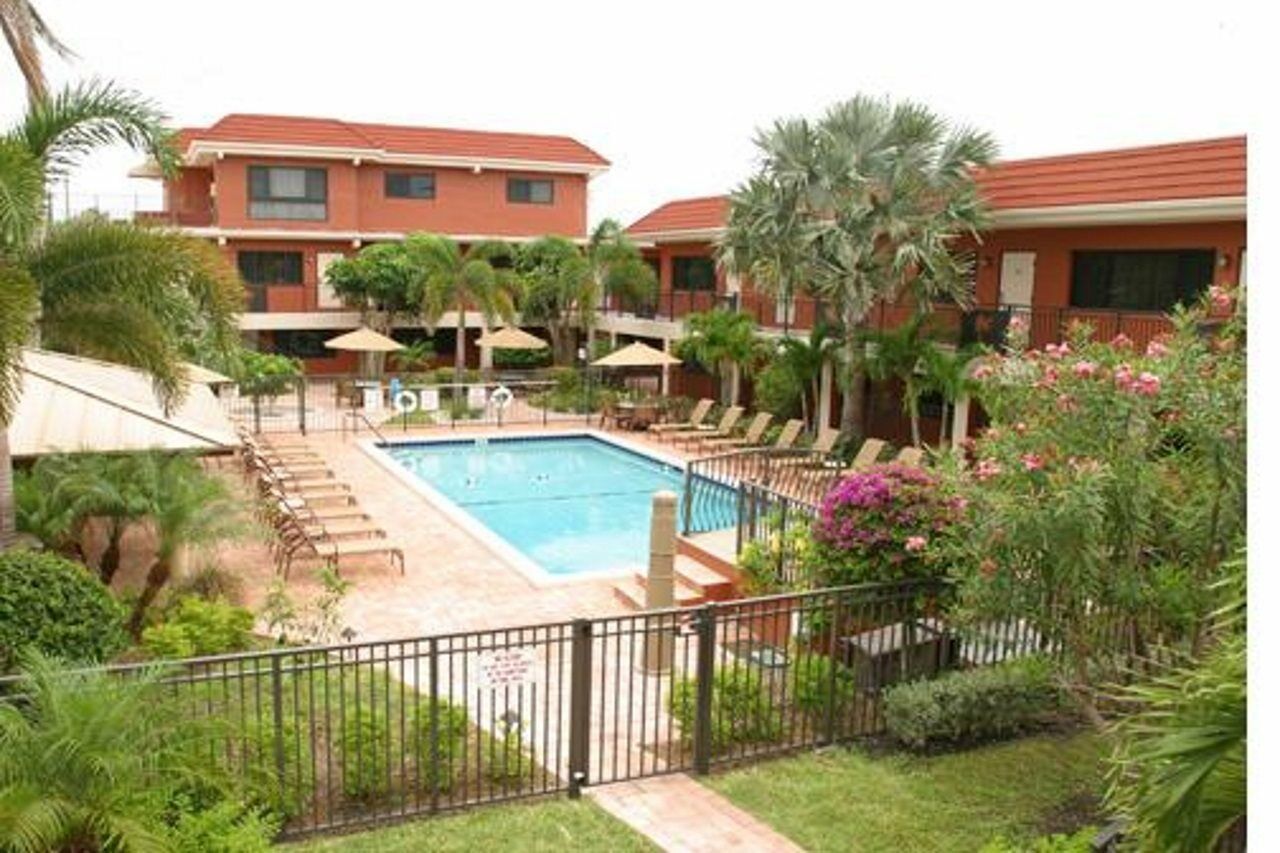 Away Inn Lauderdale-by-the-Sea Buitenkant foto