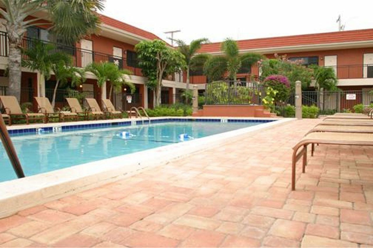 Away Inn Lauderdale-by-the-Sea Buitenkant foto
